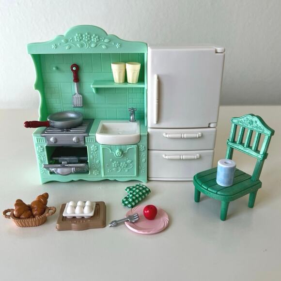 Kitchen Green White Calico Critters Sylvanian Families Mixed Accessory Toy Lot - Picture 1 of 7